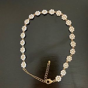Gold and white Daisy Choker